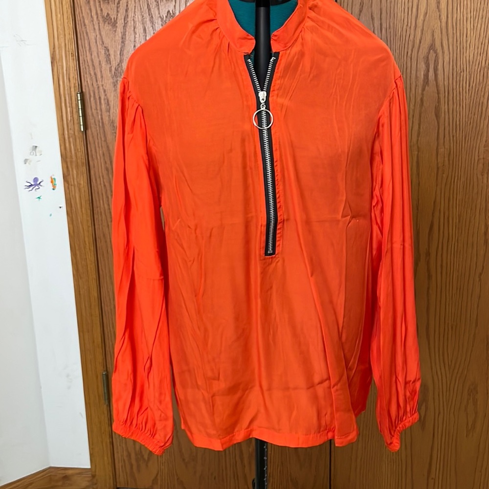 Tunic in bright red w stylish zipper
